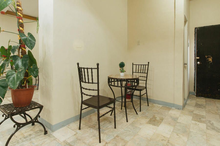 RedDoorz @ The VJour Hotel Angeles