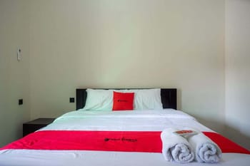 RedDoorz Syariah near Kawasan Simpang Lima Pati