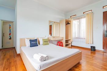 Urbanview Hotel One Family Maribaya