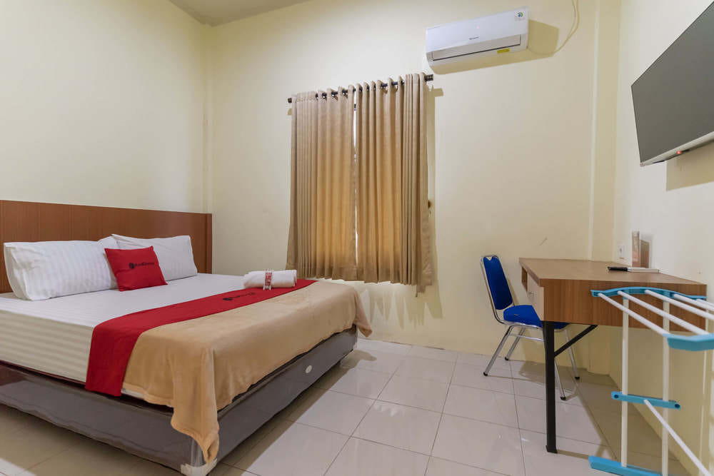 RedDoorz Room