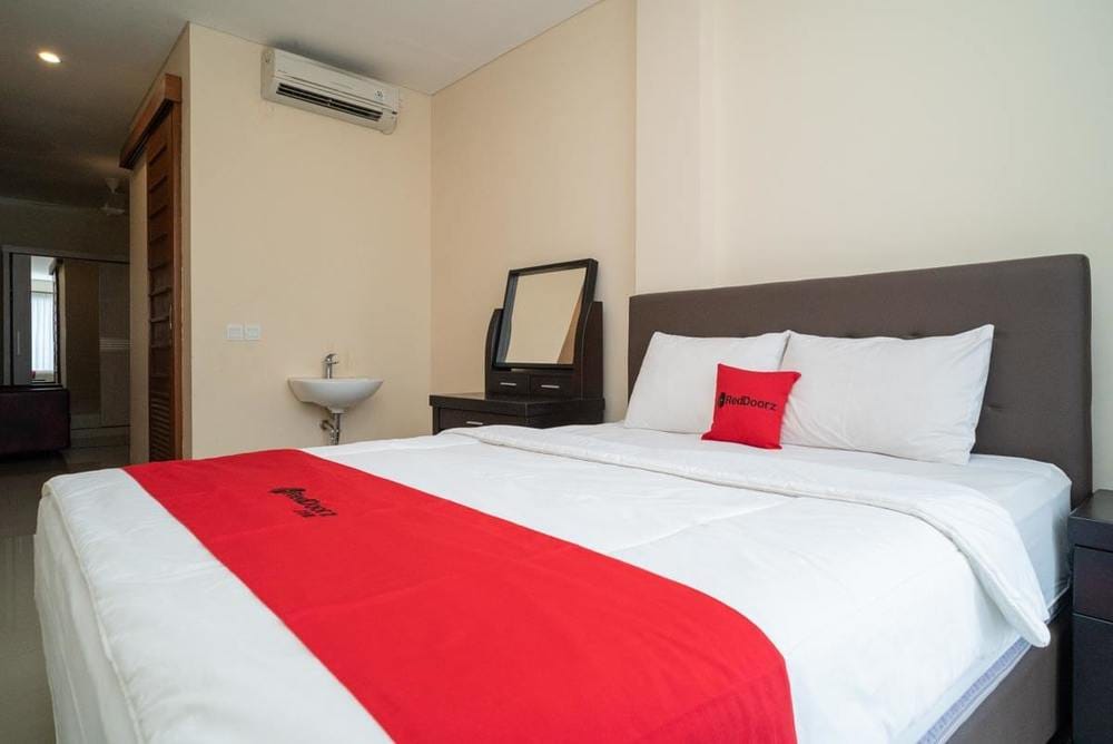 RedDoorz Deluxe Room