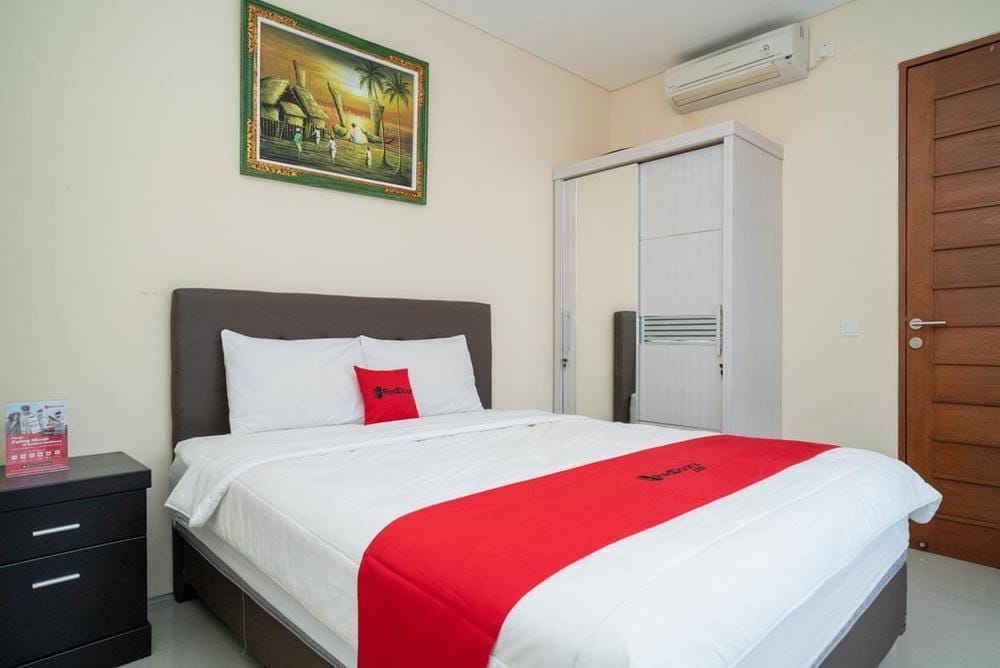 RedDoorz Executive Family Room
