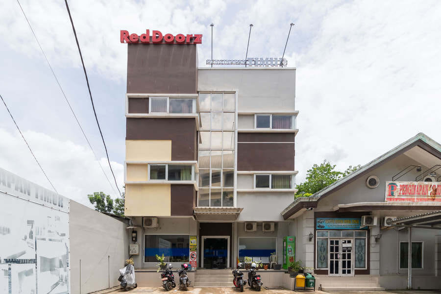 RedDoorz Plus near Palembang Airport 3