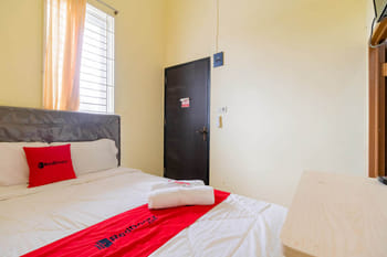 RedDoorz near Opi Mall Palembang 2