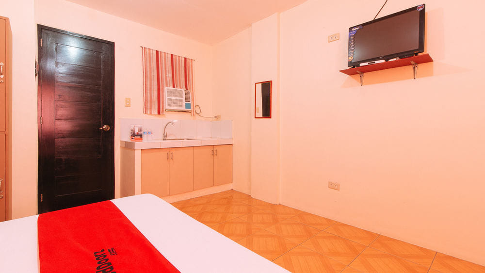 RedDoorz Deluxe Room