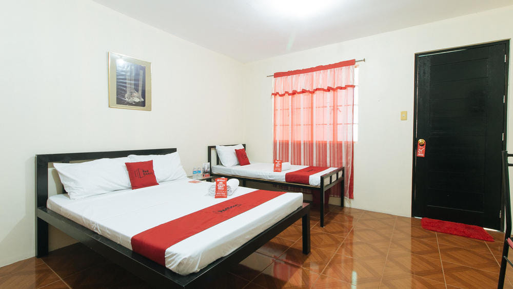 RedDoorz Family Room