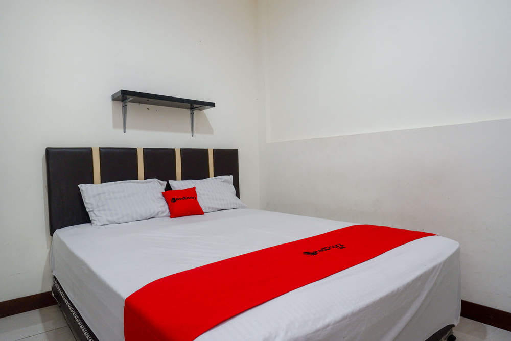 RedDoorz Room