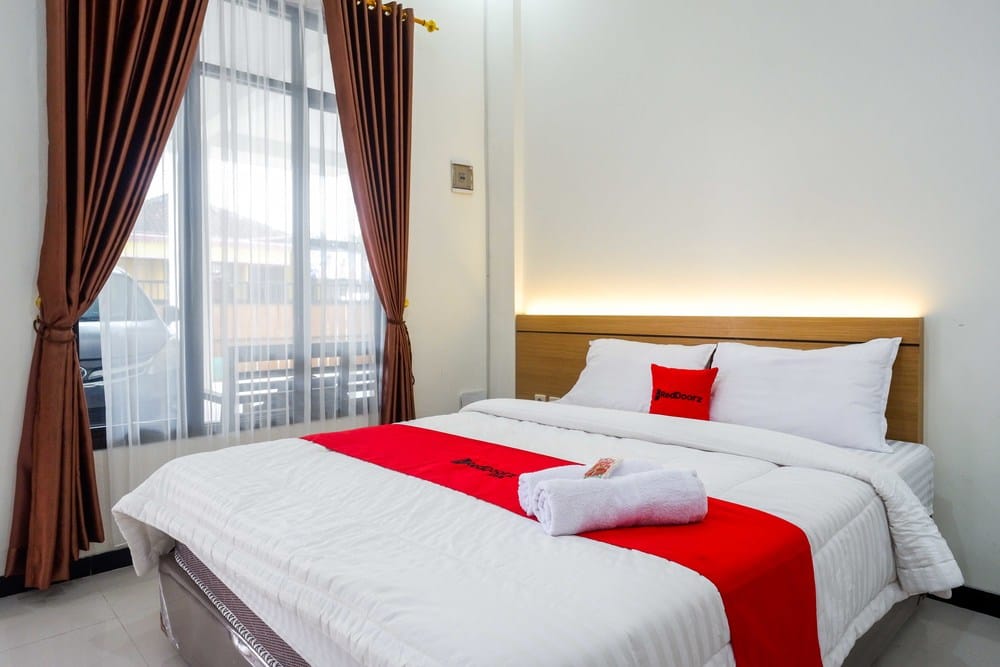 RedDoorz Deluxe Room