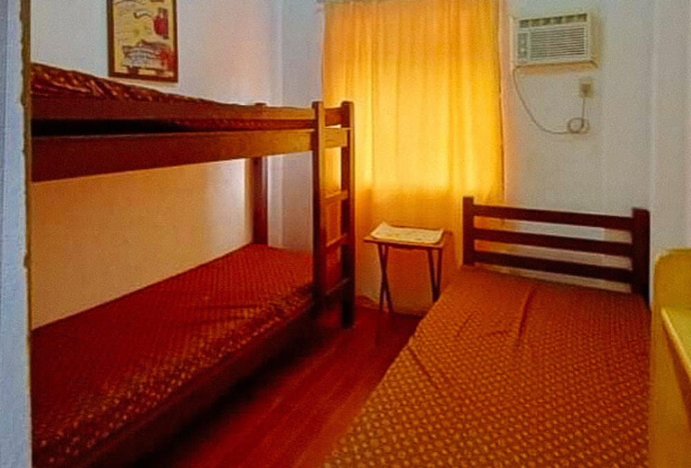 RedDoorz Triple Room