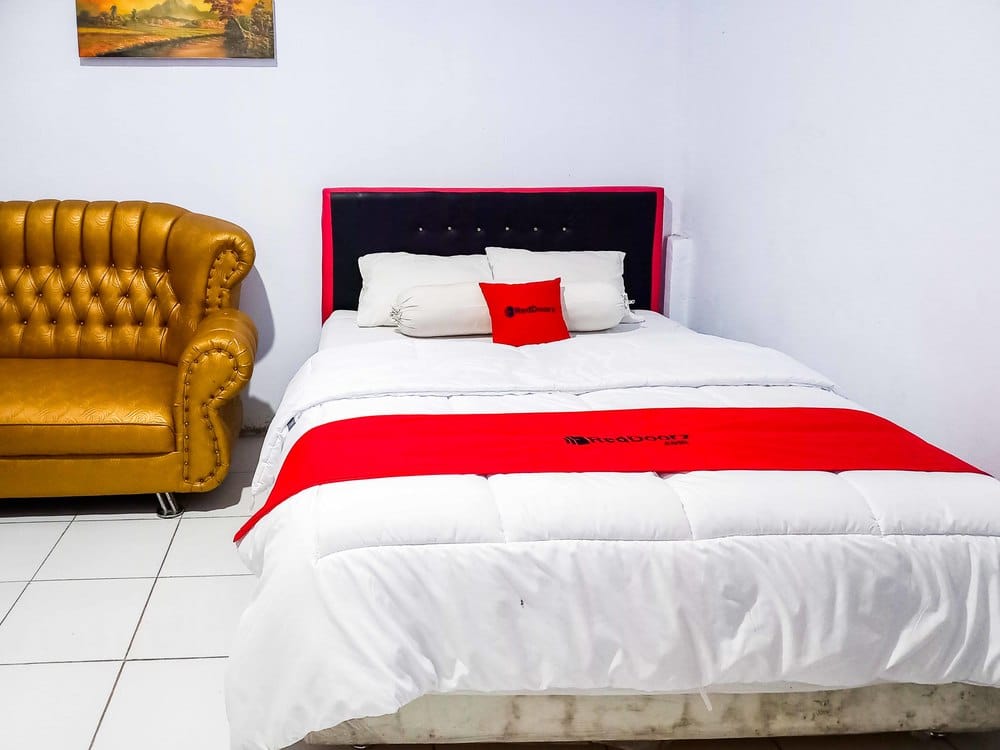 RedDoorz Deluxe Room
