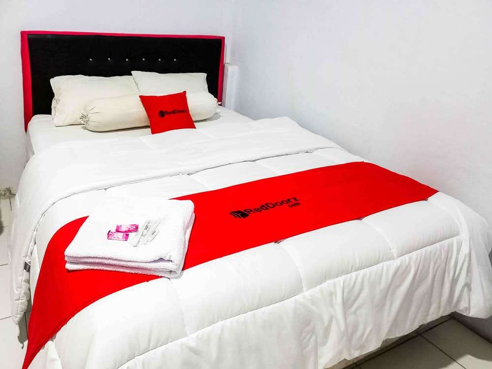 RedDoorz Room