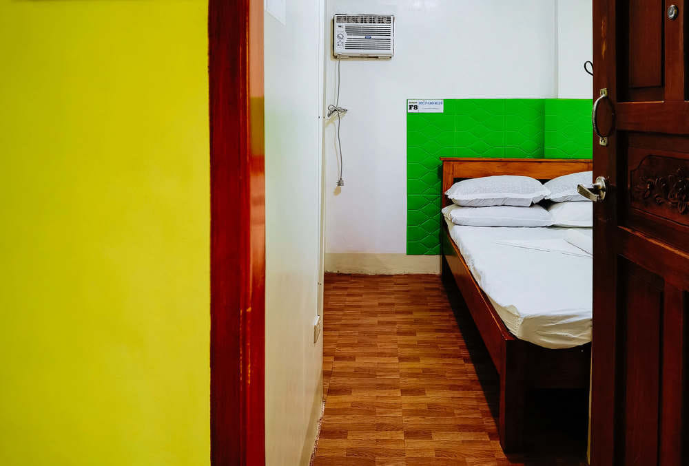 RedDoorz Deluxe Room