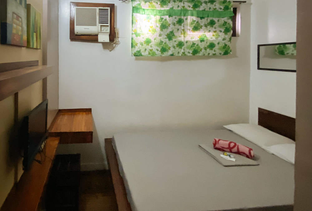 RedDoorz Double Room