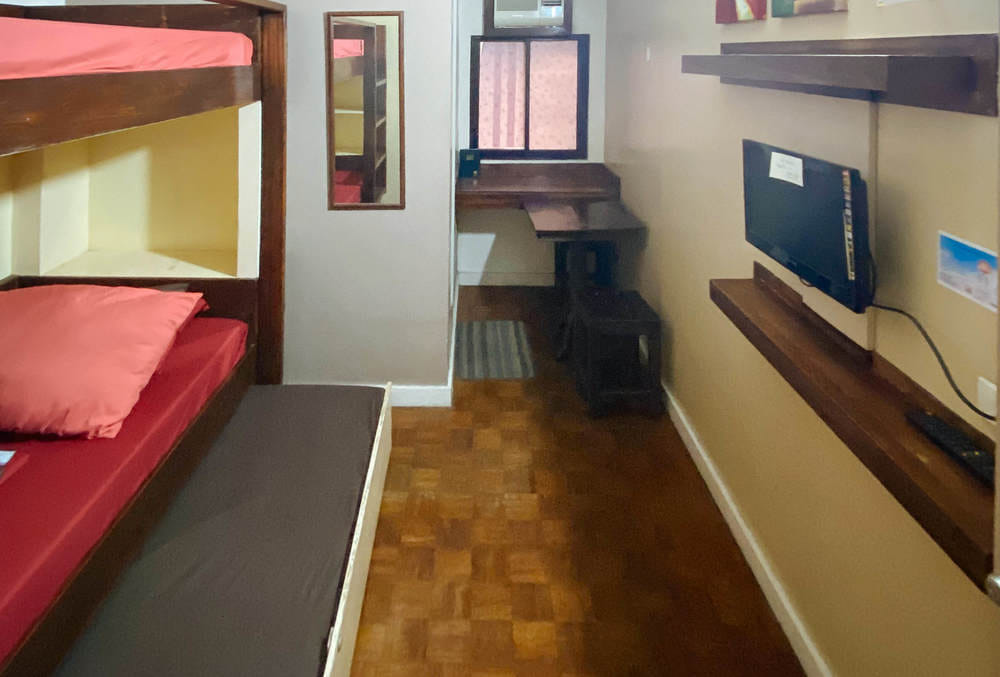 RedDoorz Triple Room