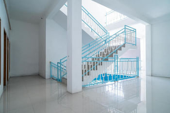 RedDoorz near RS Mitra Keluarga Waru