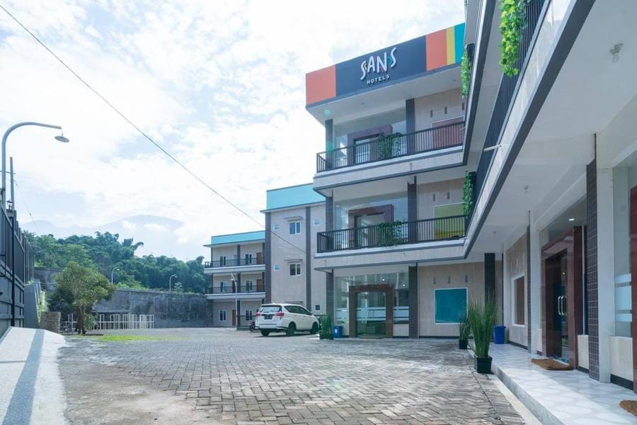 Sans Hotel Queen Batu