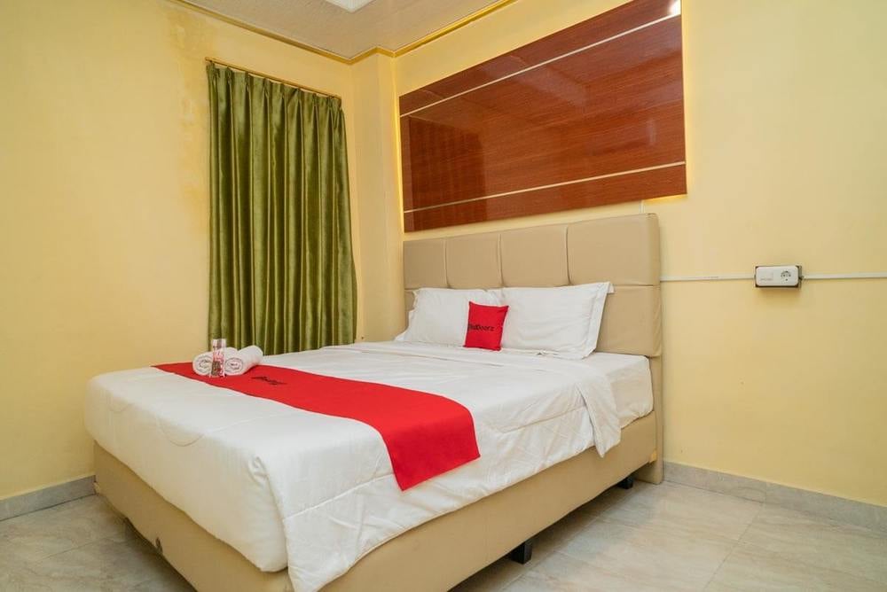 RedDoorz Deluxe Room