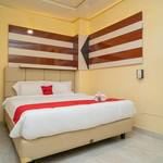 RedDoorz Plus Syariah near Pasar Turi