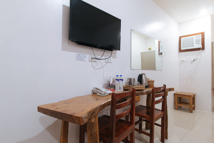 RedDoorz Plus @ Jollydays Hotel Nueva Ecija