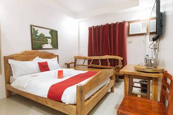 RedDoorz Plus @ Jollydays Hotel Nueva Ecija