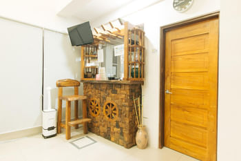 RedDoorz Plus @ Jollydays Hotel Nueva Ecija