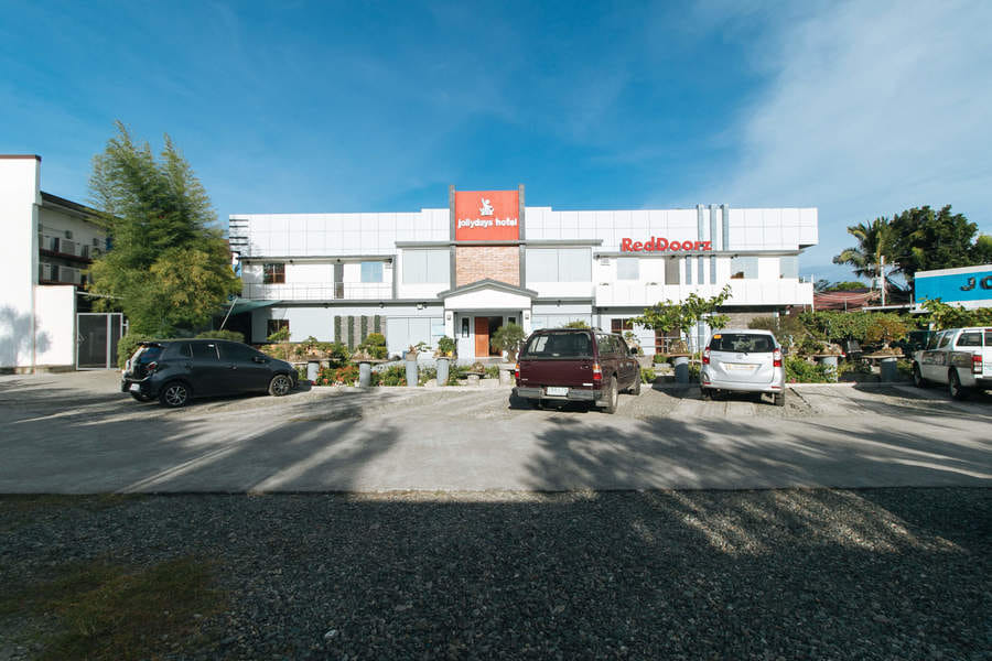 RedDoorz Plus @ Jollydays Hotel Nueva Ecija
