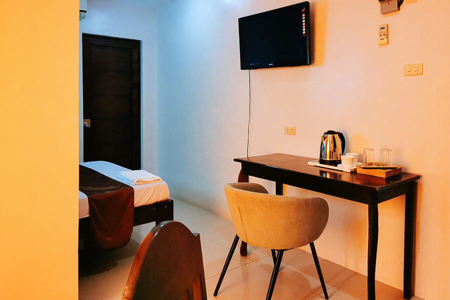 RedDoorz Segra Square Pension House