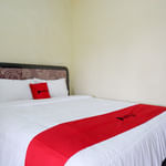 RedDoorz Syariah near Alun Alun Pacitan 2