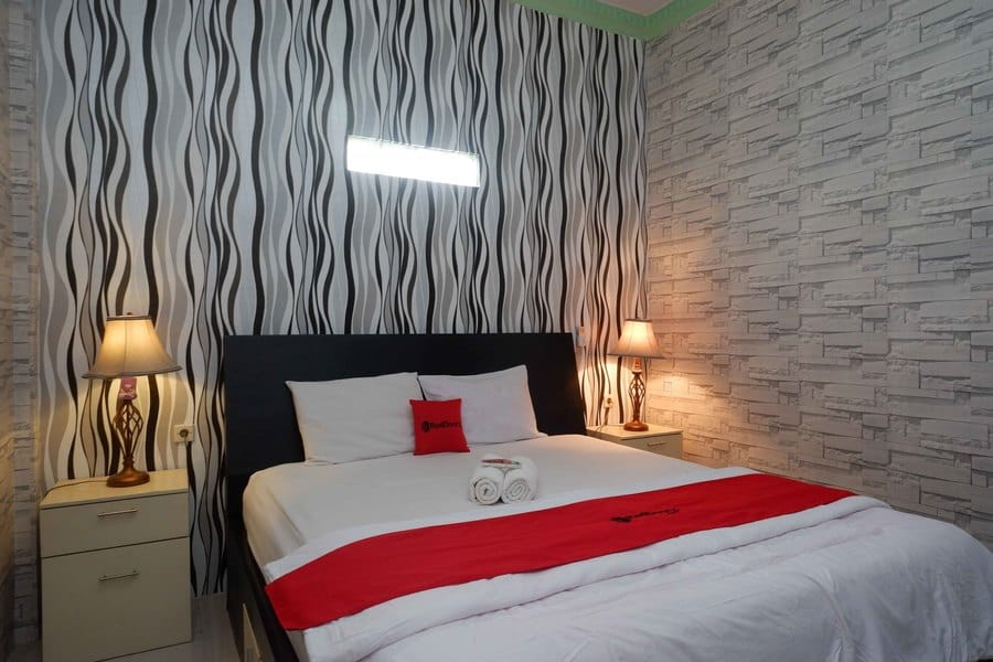 RedDoorz Syariah near RS Mitra Siaga