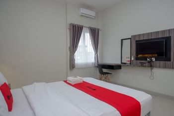 RedDoorz Syariah near GOR Satria Area