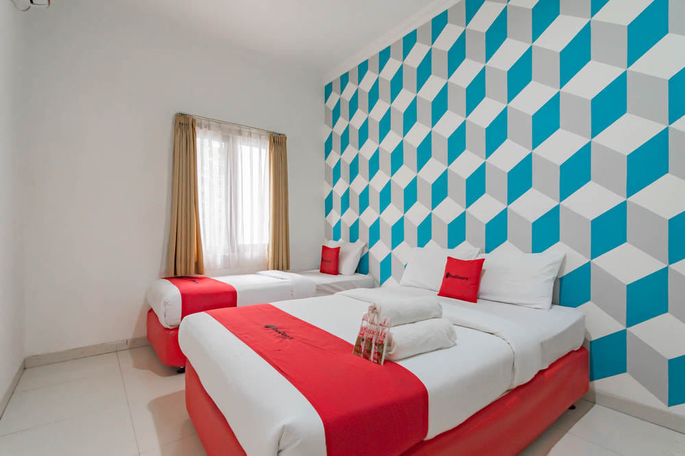 RedDoorz Executive Room (3 Adults)
