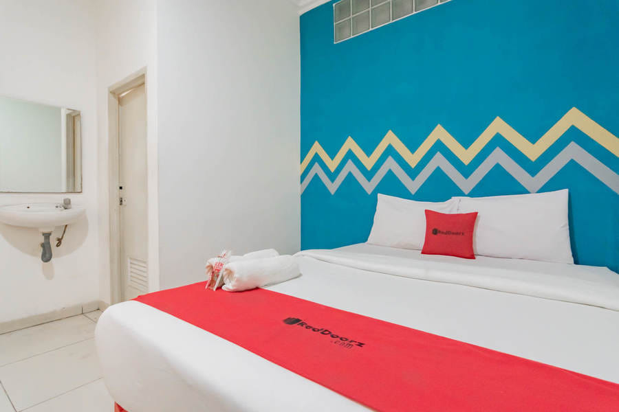 RedDoorz near Alun Alun Bandung 3