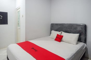 RedDoorz @ Jalan Raya Baturaden