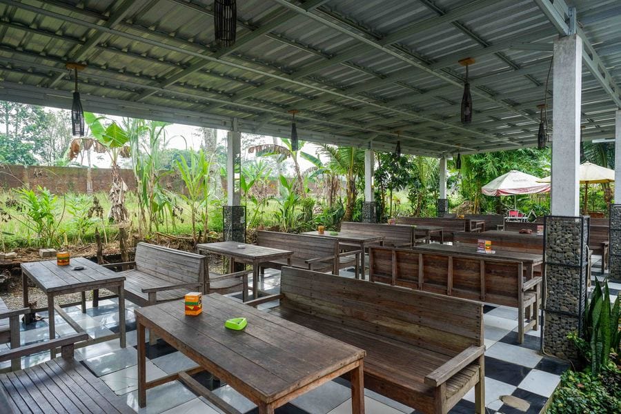 RedDoorz @ Jalan Raya Baturaden