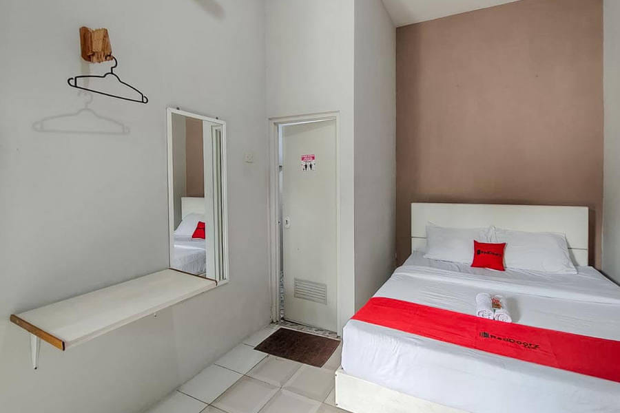 RedDoorz near Alun Alun Batu 2