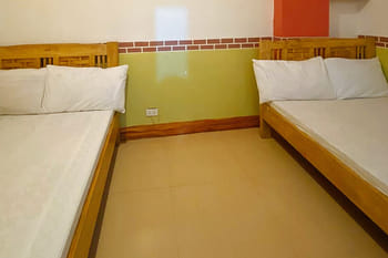 RedDoorz Hostel @ Baguio Tourist Cabin