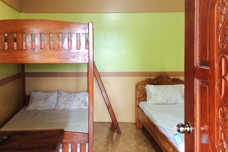 RedDoorz Hostel @ Baguio Tourist Cabin