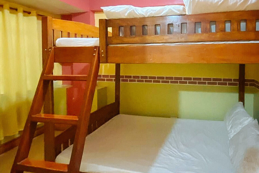 RedDoorz Hostel @ Baguio Tourist Cabin