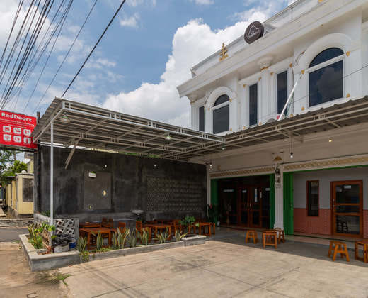 RedDoorz Plus near Universitas Saburai Lampung