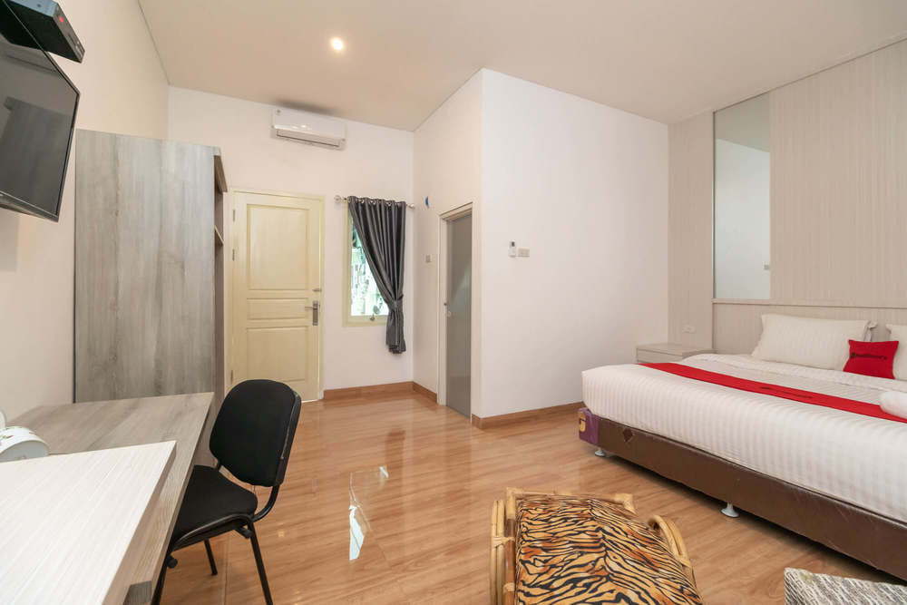 RedDoorz Family Room