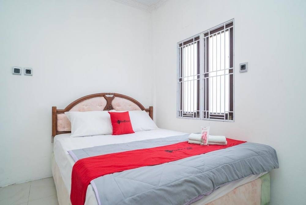 RedDoorz Room