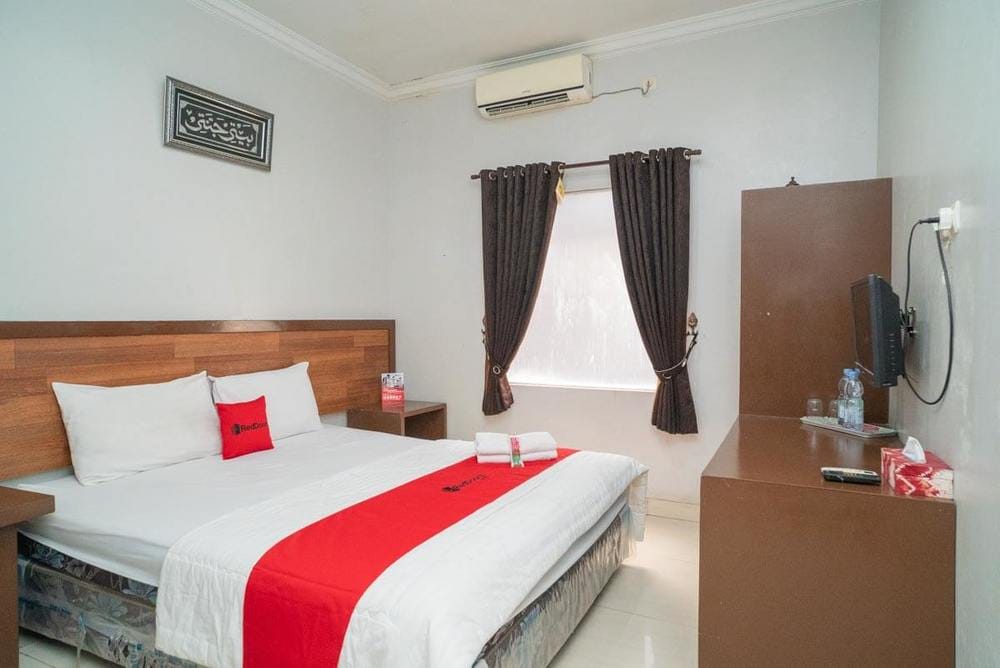 RedDoorz Deluxe Room