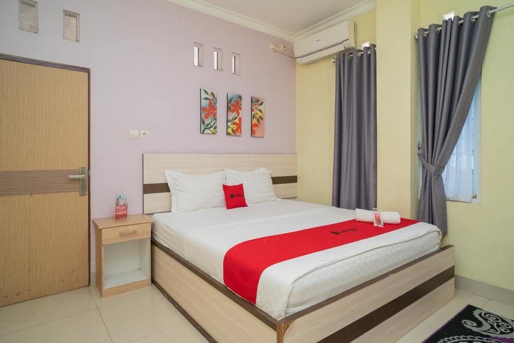 RedDoorz Room