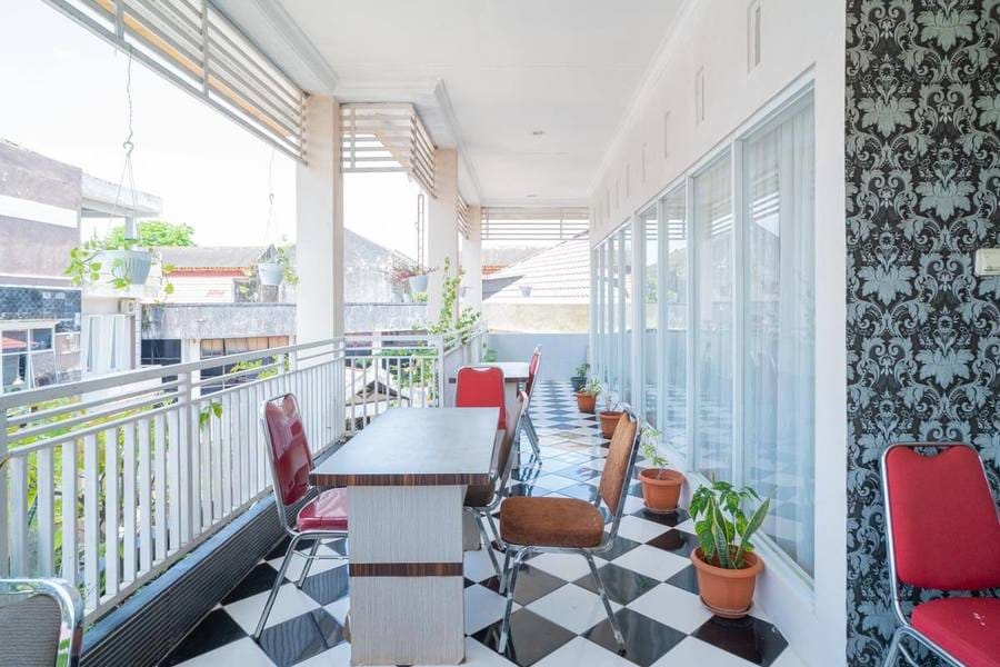 RedDoorz Syariah Near Lapangan Dwiwarna Barabai