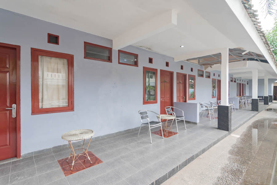 RedDoorz Plus @ Hotel Sofia Pangandaran