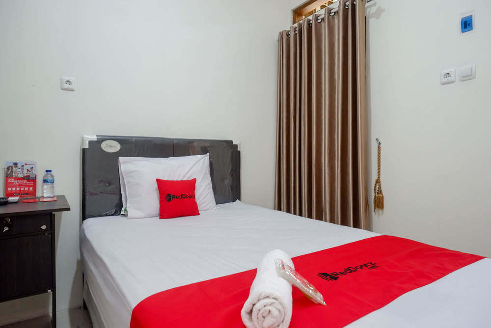 RedDoorz Single Room