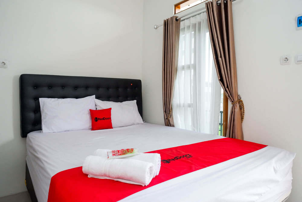 RedDoorz Room