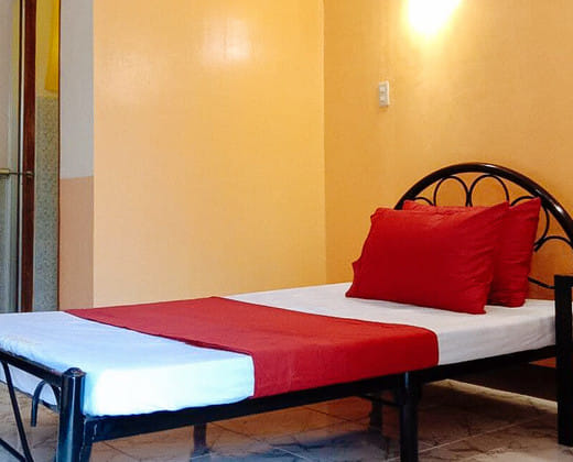 RedDoorz @ Solid Rock Guest House Dipaculao Aurora