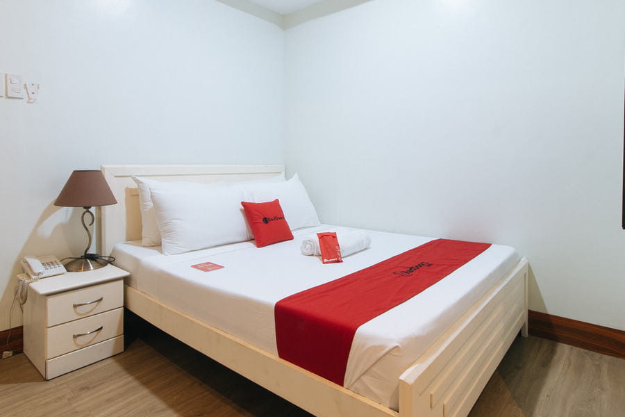 RedDoorz Premium @ Nick Hotel Gerona Tarlac