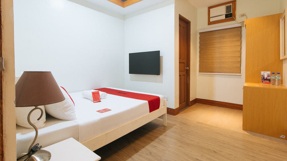 RedDoorz Superior Double Room